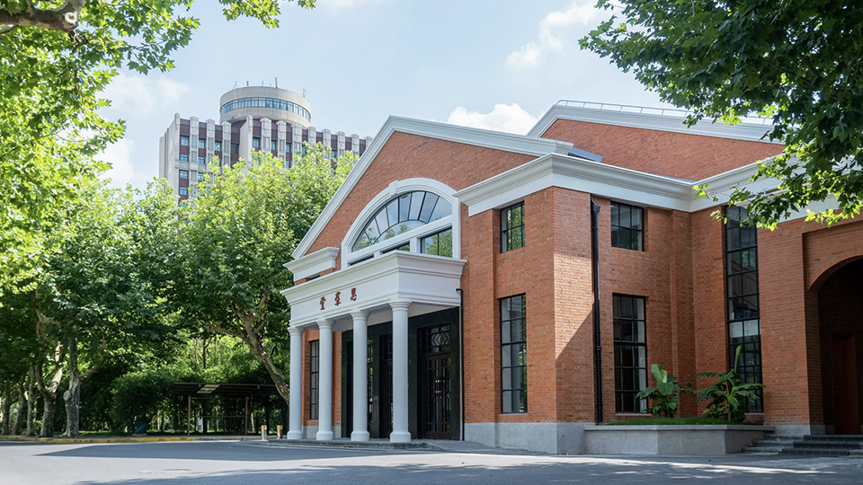 К новым знаниям и открытиям.